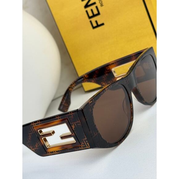 NEW Fendi FE40109I Logo Pattern Brown Baguette Sunglasses